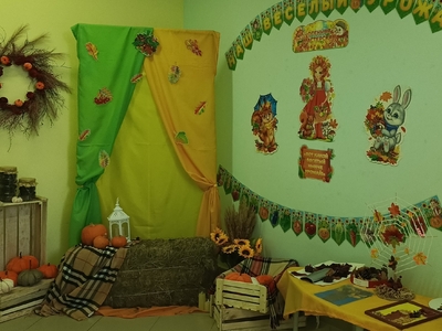 Оформление холла к празднику "Осенины"