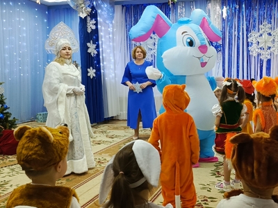 Новогодний утренник в средней группе