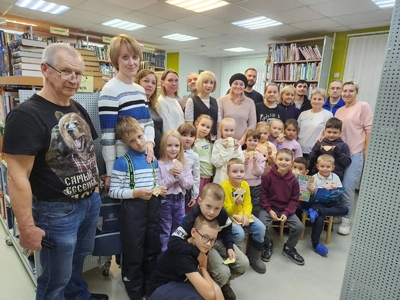 В библиотеке им. Пирожникова, возле нашего сада