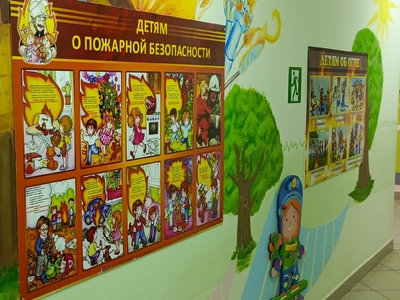 Стенд для детей по пожарной безопасности в коридоре ДОУ