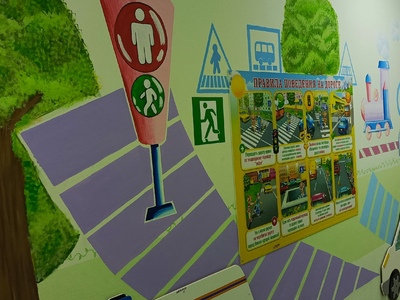 Стенд по ПДД в коридоре ДОУ