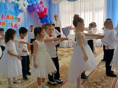 "Сиреневый вальс" на выпускном балу